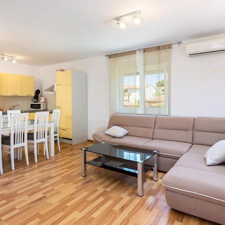 Dragan K1 Hotel Medulin Bagian luar foto