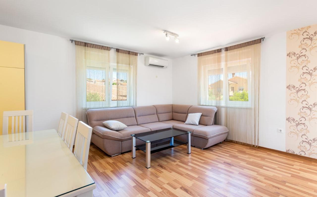 Dragan K1 Hotel Medulin Bagian luar foto